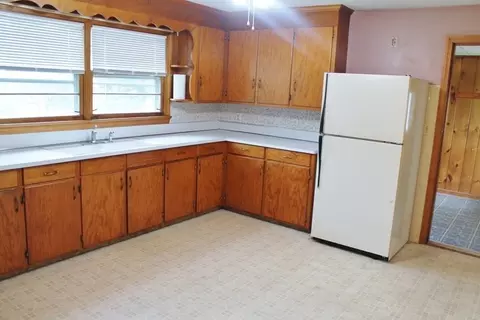 39 Sampson St, Chicopee, MA 01020 photo 5