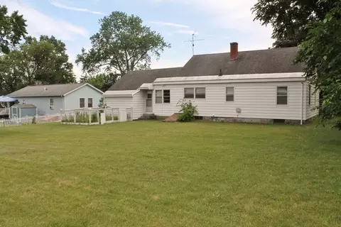39 Sampson St, Chicopee, MA 01020 photo 3