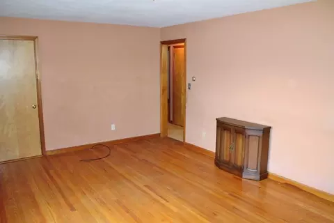 39 Sampson St, Chicopee, MA 01020 photo 8