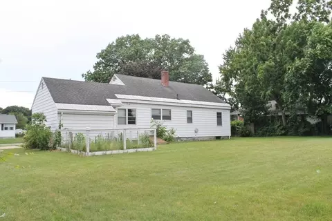 39 Sampson St, Chicopee, MA 01020 photo 2