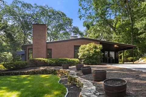 255 Summit Rd, Abington, MA 02351