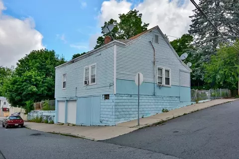 31 Platt St, Lawrence, MA 01841
