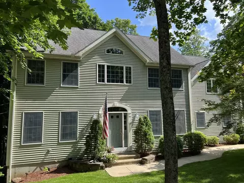 19 Juniper Rd, Worcester, MA 01602