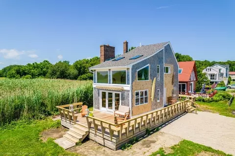 4 James St, Fairhaven, MA 02719