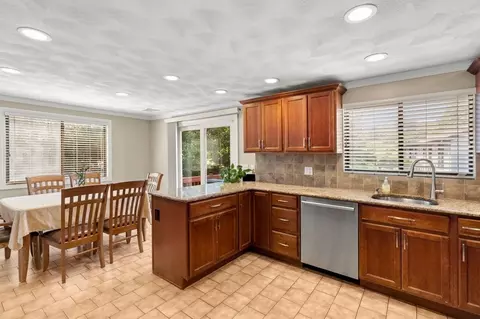 7 Oakridge Dr, Saugus, MA 01906 photo 8
