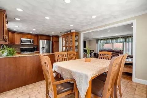 7 Oakridge Dr, Saugus, MA 01906 photo 10