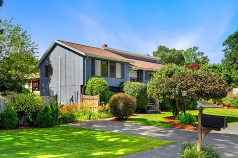 7 Oakridge Dr, Saugus, MA 01906 photo 3