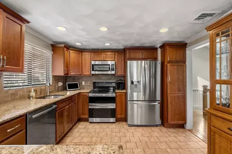 7 Oakridge Dr, Saugus, MA 01906 photo 12