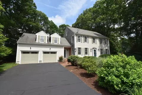 94 Fairway Dr, Attleboro, MA 02703