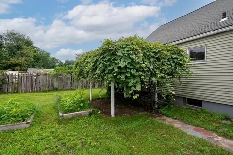 80 Steuben St, Springfield, MA 01151 photo 6