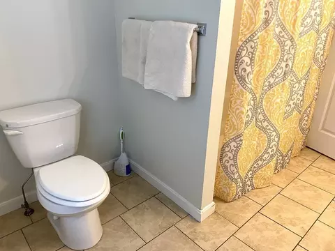 90 Pinecrest Dr, Springfield, MA 01118 photo 10