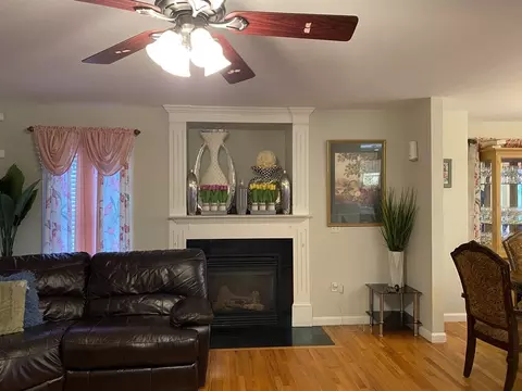 90 Pinecrest Dr, Springfield, MA 01118 photo 3