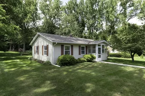 32 Hayes Ave, Northampton, MA 01060