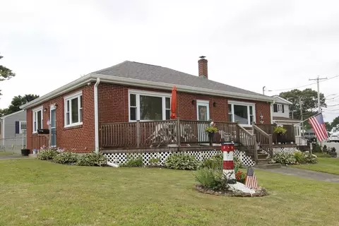 5 Riverside Ave, Swansea, MA 02777