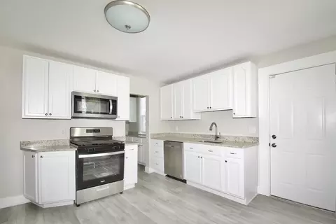 76 Mapledell St, Springfield, MA 01109 photo 8