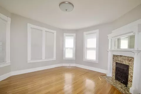 76 Mapledell St, Springfield, MA 01109 photo 11