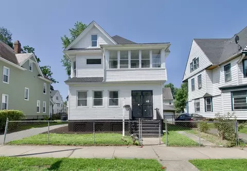 76 Mapledell St, Springfield, MA 01109 photo 2
