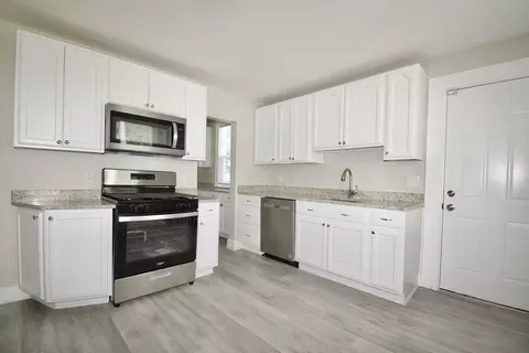 76 Mapledell St, Springfield, MA 01109 photo 5