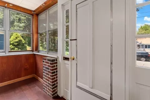 34 Eustis St, Saugus, MA 01906 photo 4