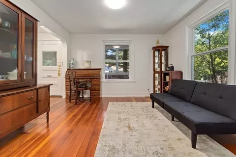 34 Eustis St, Saugus, MA 01906 photo 2