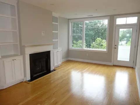 2 Inwood Dr #2014, Woburn, MA 01801