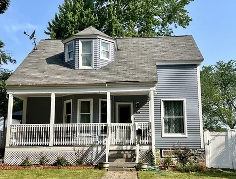 77 Edgewood, Methuen, MA 01844