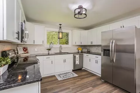 5 Plaza Ave, Easthampton, MA 01027 photo 2