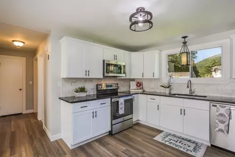 5 Plaza Ave, Easthampton, MA 01027 photo 3
