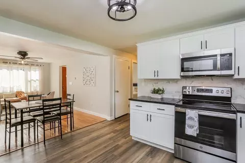 5 Plaza Ave, Easthampton, MA 01027 photo 4