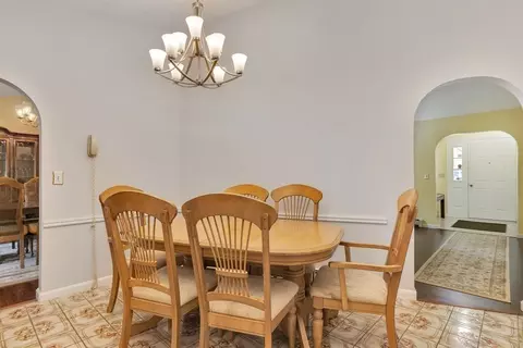 Dining - 140 Thistle Dr, Barnstable, MA 02632 photo 4 of 6