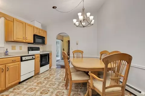 Dining - 140 Thistle Dr, Barnstable, MA 02632 photo 5 of 6