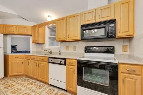 Kitchen - 140 Thistle Dr, Barnstable, MA 02632 photo 2 of 2