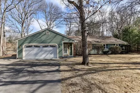 Exterior - 140 Thistle Dr, Barnstable, MA 02632 photo 2 of 11