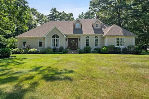 71 Tania Dr, Taunton, MA 02718