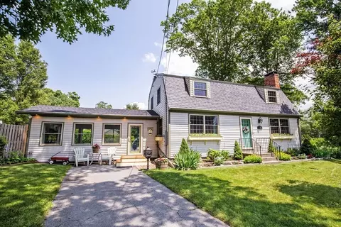 74 Domingos St, Somerset, MA 02726