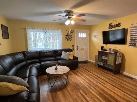 15 Conrad St, Chicopee, MA 01013 photo 3