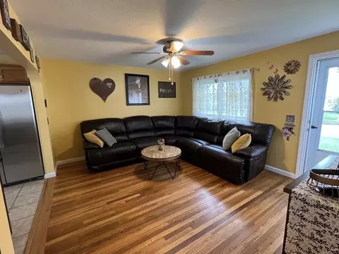 15 Conrad St, Chicopee, MA 01013 photo 4