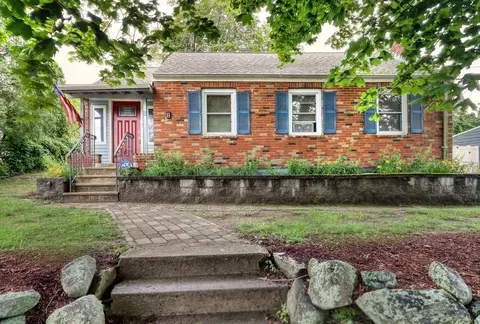 8 Ward St, Woburn, MA 01801