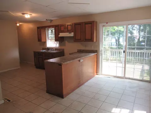 143 Draper St, Springfield, MA 01108 photo 4