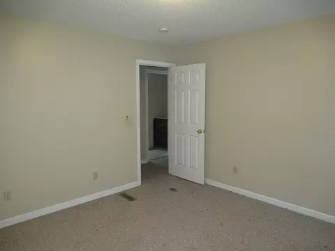 143 Draper St, Springfield, MA 01108 photo 13