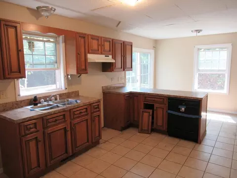 143 Draper St, Springfield, MA 01108 photo 5