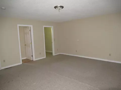 143 Draper St, Springfield, MA 01108 photo 8