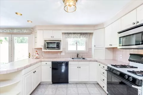 86 North St, Danvers, MA 01923 photo 7