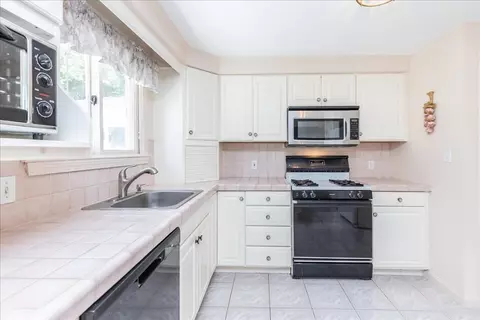 86 North St, Danvers, MA 01923 photo 8