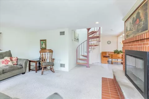 86 North St, Danvers, MA 01923 photo 4