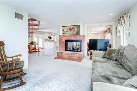 86 North St, Danvers, MA 01923 photo 5