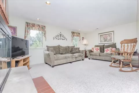 86 North St, Danvers, MA 01923 photo 2