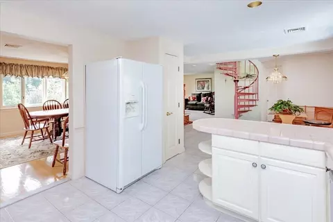 86 North St, Danvers, MA 01923 photo 9
