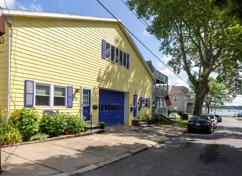 71 Leach St #4, Salem, MA 01970