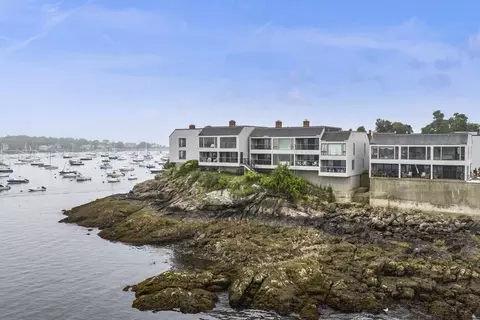 17 Skinners Path #17, Marblehead, MA 01945